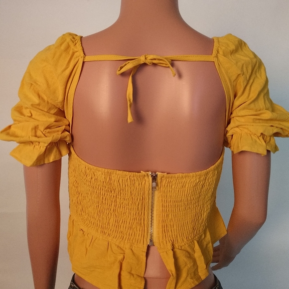 Backless Ruffled Crop Top with Bow Knots – Chic Summer Top for Women - Picture 3 of 4